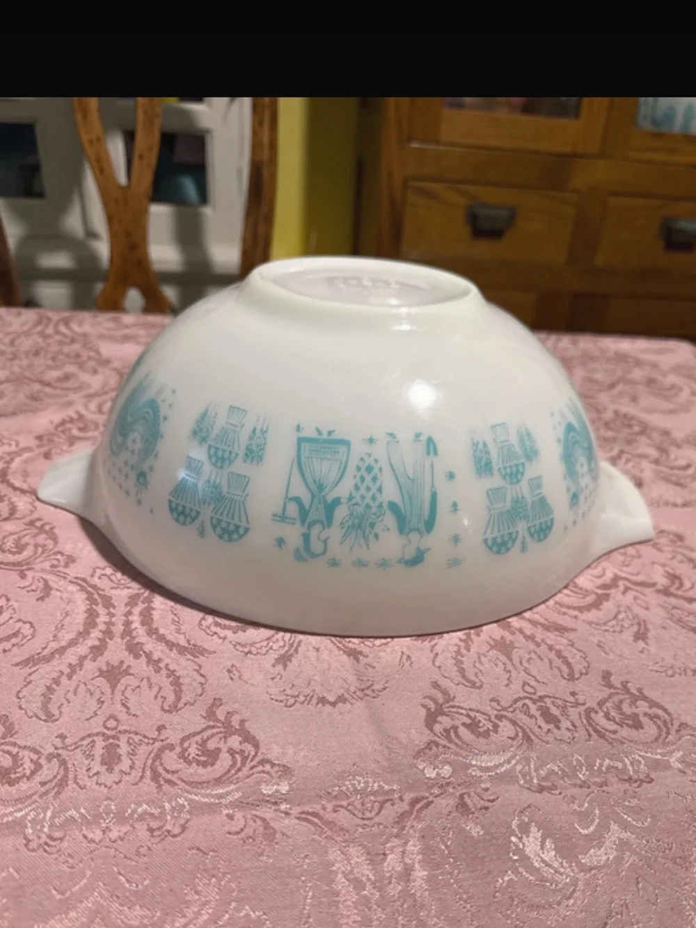Rare Amish butterprint Cinderella Pyrex white 4qt 444